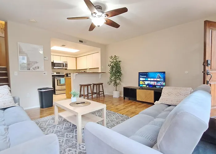 New Top Corner 2-Story One Bedroom Condo Venetian Vacation La Jolla Luxury Furnished Central Near Beach And Utc Mall